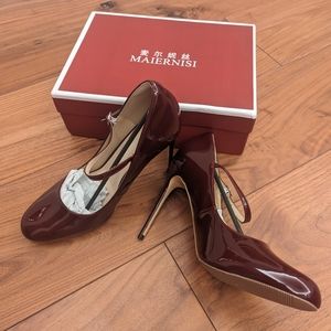 New - Hot wine red heels with strap
